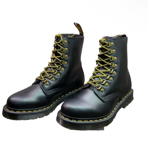 Dr. Martens 1460 Pascal 8 Eyelet Fleece Lined Wintergrip Combat Boots, Black - Picture 2 of 16